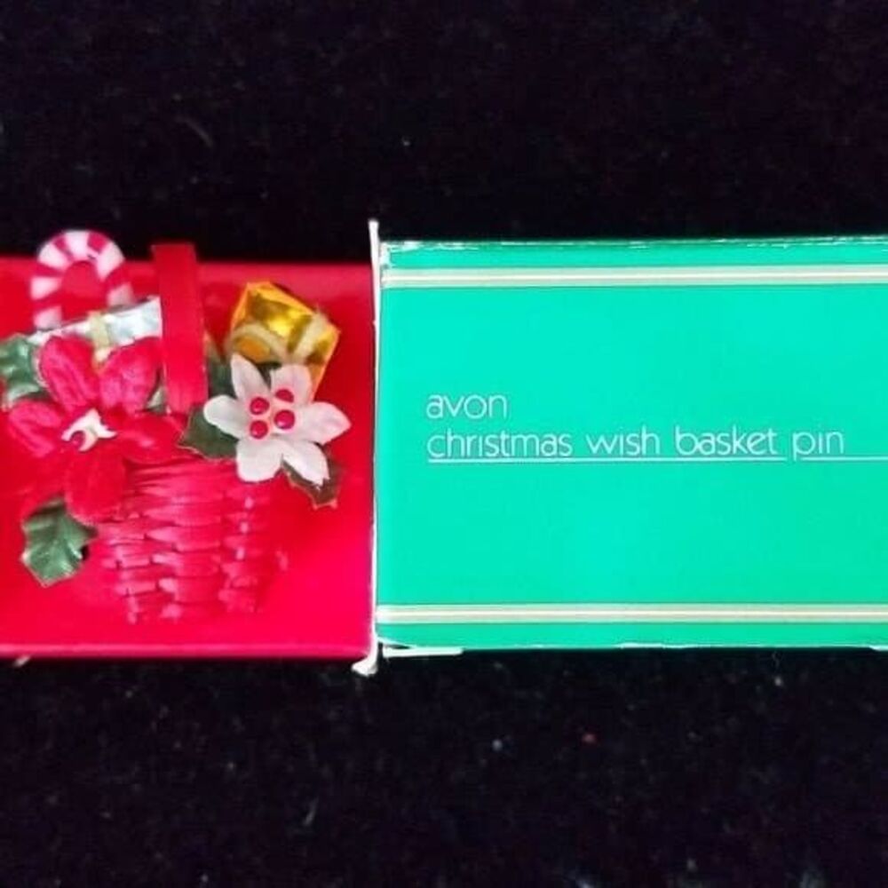 Vintage Avon Christmas Pin Circa 1989 Holiday Brooch, Retro Jewelry, 80s